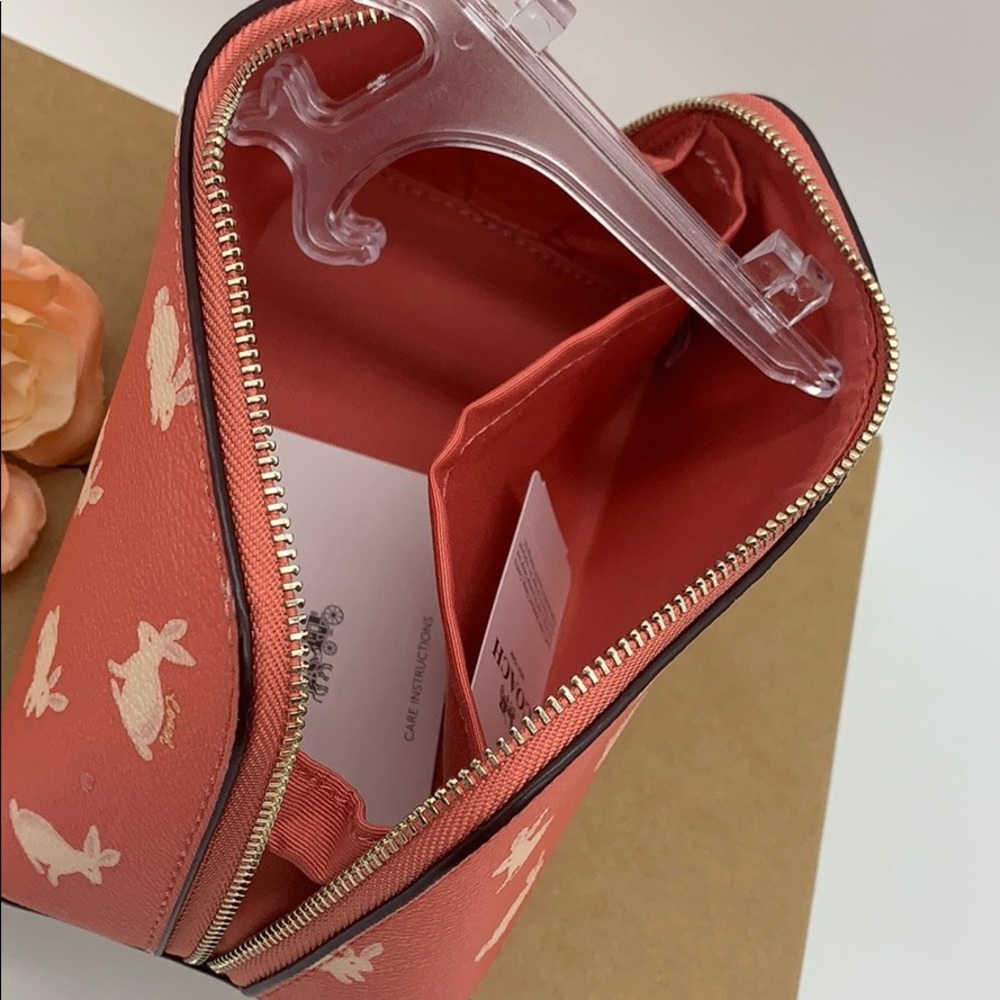 COACH COSMETIC CASE 17 WITH BUNNY SCRIPT PRINT - Picture 11 of 16